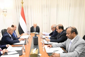 رئيس مجلس القيادة يوجه بتسريع إجراءات التعافي الاقتصادي وضمان انتظام الرواتب وتحسين خدمات الكهرباء
