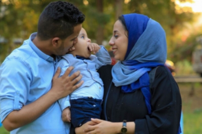 كانت حاملة وفي طريقها إلى المسشتفى .. عزاء مفتوح لعملية استهداف الصحفية رشا وزوجها