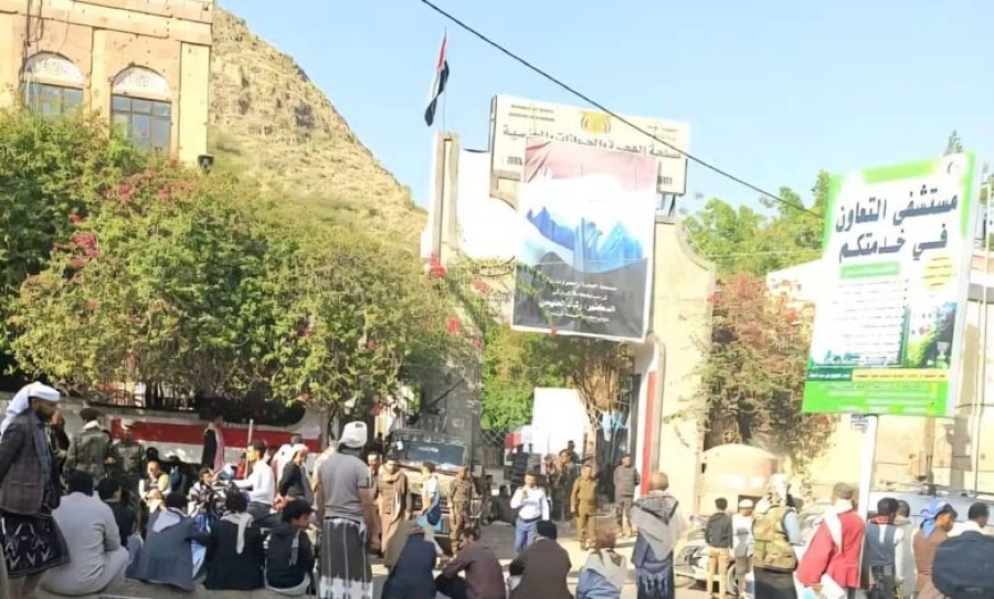 جرحى تعز: إغلاق مكتب الجوازات خطوة تصعيدية سلمية للمطالبة بحقوقنا ولم تكن “عبثية”
