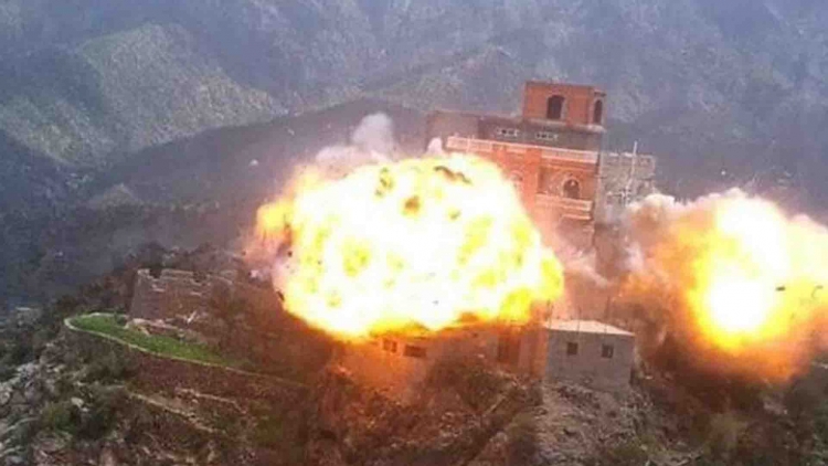 الحوثيون يفجرون أربعة منازل في تعز