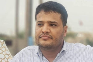 قوات أمنية في مأرب تعتقل الصحفي حمود هزاع بعد مداهمة منزله