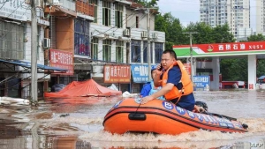 الوضع خطير.. الفيضانات تجتاح الصين والجيش يلجأ لتفجير السدود