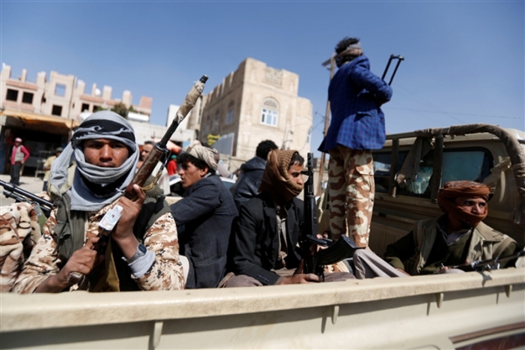 العيب الأسود.. تقرير حقوقي يكشف بالأرقام اقتحام الحوثيين لمنازل المواطنين