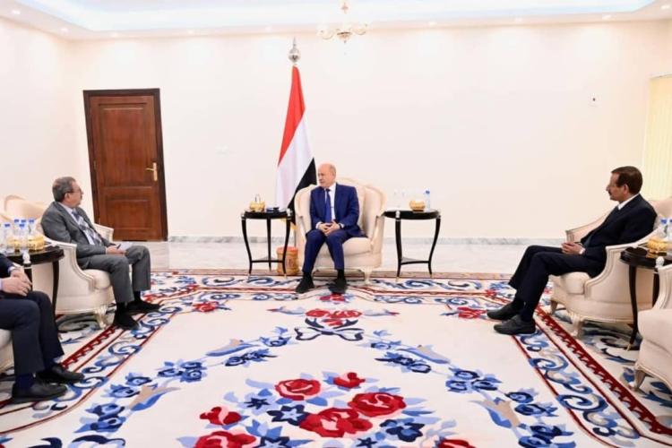 العليمي يبحث مع قيادة القضاء الأعلى التحديات ويشيد بدورها في دعم الإصلاحات وسيادة القانون