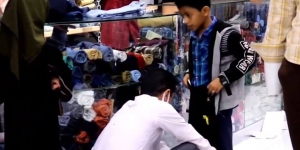 بالفيديو: هكذا يستعد أبناء تعز​ لاستقبال العيد بشراء الملابس رغم ظروف الحرب