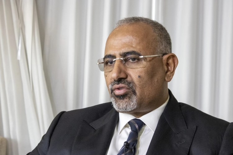 عيدروس الزبيدي يقول إن أولوية الحكومة اليمنية هي إقامة دولة جنوبية