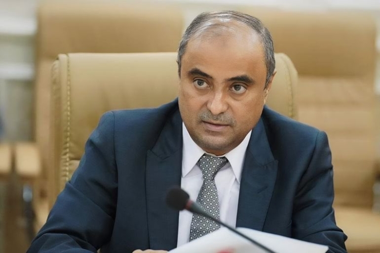 رئيس الحكومة يوجه بسرعة معالجة أزمة المياه بتعز وانقطاع الكهرباء في عدن