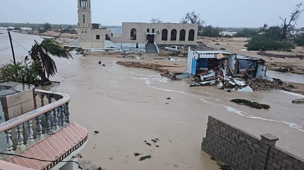 المهرة.. ضحايا ومفقودين ونزوح 10 ألف أسرة إثر إعصار تيج