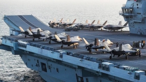 البحرية البريطانية تحذر الحوثيين من استهداف حاملة طائراتها وتعلن عن إستعداد مقاتلات F-35 للرد على أي هجوم
