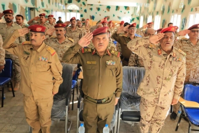 قائد محور تعز يدشّن الدورة الأولى قادة ألوية بمعهد الشهيد الحمادي