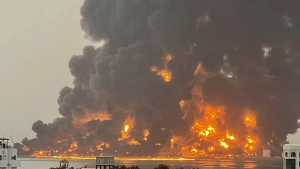 أضرار اقتصادية جراء الضربات الجوية في اليمن