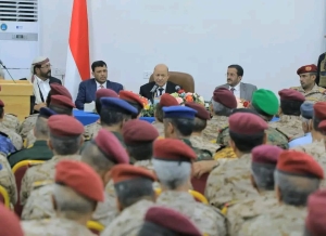 الرئيس العليمي يرأس اجتماعاً لقادة الجيش ويشدد على الاستعداد لفرض السلام