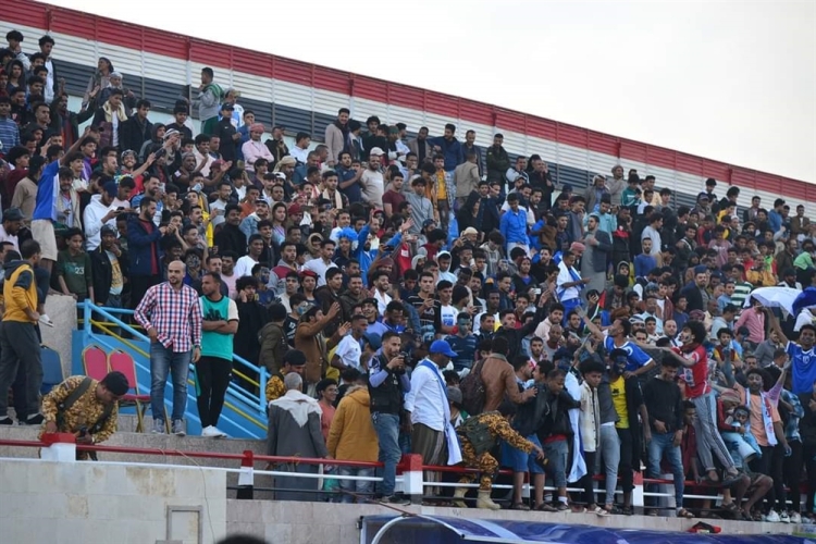 وفاة مُشجع في المدرجات بشكل مفاجئ خلال مباراة محلية في صنعاء