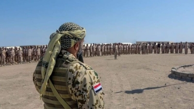 وول ستريت جورنال: فصائل  مدعومة من الإمارات تخطط لشن هجوم ضد المليشيا وانتزاع الحديدة