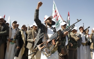 &quot;بلومبرغ نيوز&quot;: أمريكا وبريطانيا ستفرضان عقوبات جديدة على قادة حوثيين