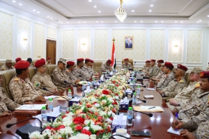 الداعري يترأس اجتماعاً موسعاً لقيادة وزارة الدفاع ورؤساء الهيئات ومدراء الدوائر