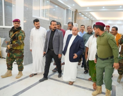 عضو الرئاسي سالم الخنبشي يتفقد أعمال صيانة القصر الجمهوري بالمكلا