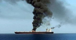 فيديو اللحظات الأولى لاحتراق سفينة إيرانية في مياه خليج عمان