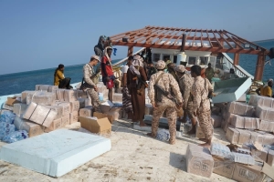 ضبط شحنة ضخمة من الأدوية قبالة باب المندب قادمة من إيران للحوثيين