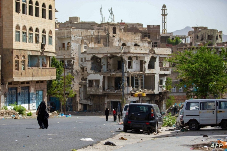 السلطات في تعز تدعو مليشيا الحوثي لرفع الحصار بشكل كامل وفتح جميع الطرقات
