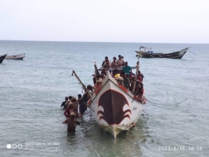إرتيريا تفرج عن 100 صياد يمني بعد أشهر من اختطافها لهم من عرض البحر