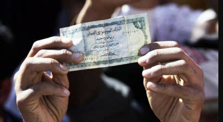 تحذيرات من أزمة سيولة نقدية عميقة في مناطق الحوثيين جراء قرارات البنك المركزي