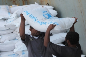 برنامج الغذاء العالمي يقدم مساعداته لنحو 3 ملايين مستفيد في مناطق الحكومة اليمنية