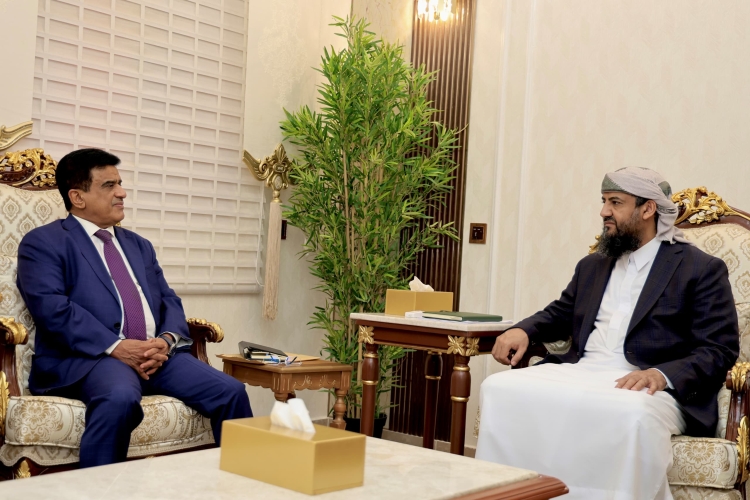 مجلس القيادة يؤكد أهمية جذب الاستثمارات لقطاعي النفط والغاز رغم توقف تصدير النفط