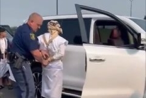 اعتقال عريس يمني أثناء مرور موكب زفافه وسط شوارع أمريكا بسبب حمله السلاح