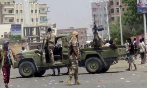 اشتباكات عنيفة غرب عدن بين قوات الانتقالي ومسلحين موالين لقائد عسكري مُقال