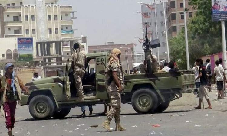 اشتباكات عنيفة غرب عدن بين قوات الانتقالي ومسلحين موالين لقائد عسكري مُقال
