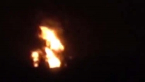 الحوثيون يحرقون ناقلتين نفطيتين في الحديدة