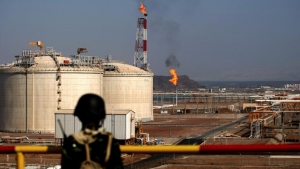 الكشف عن تحركات لإيجاد توافق سعودي إماراتي في اليمن حول تشغيل &quot;بلحاف&quot; وتصدير النفط والغاز