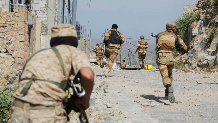 محور تعز: الجيش أصبح قاب قوسين من تحرير المحافظة بالكامل