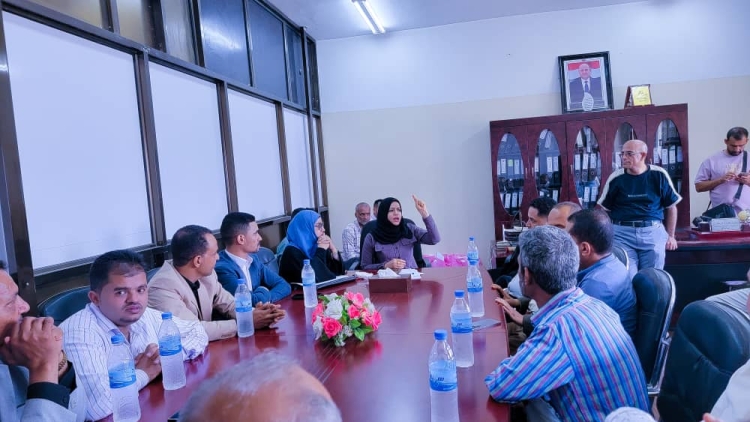 اجتماع موسع في محافظة تعز لمناقشة إجراءات الرقابة على أسعار الأدوية