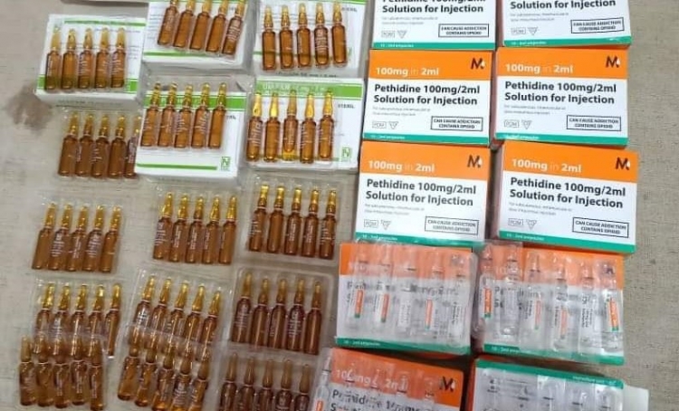 شرطة تعز تضبط أدوية ممنوعة ومنتهية الصلاحية في مديرية الشمايتين جنوبي المحافظة