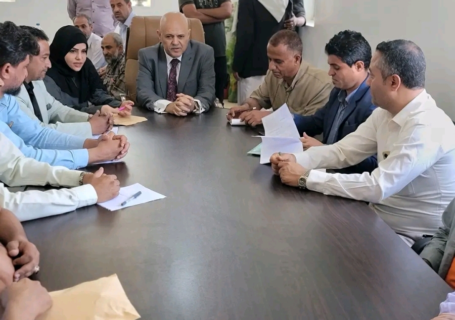 محافظ تعز يوجه بتعزيز أداء صندوق النظافة وتفعيل عملية تحصيل الموارد