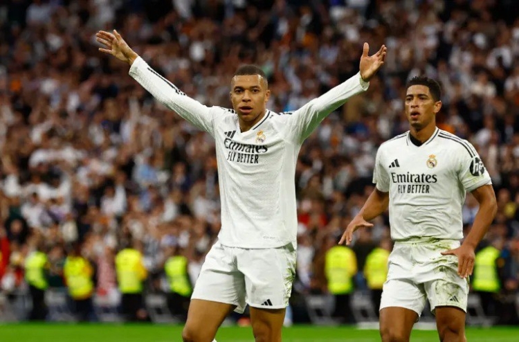 ريال مدريد يواصل مطاردة برشلونة المتصدر بفوزه على سلتا فيغو بثلاثية