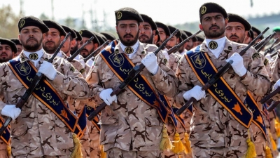 وزير يمني يكشف مقتل خبير عسكري إيراني وتسعة آخرين في غارة جوية بمأرب