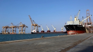 الحوثيون يفرضون رسوما على السفن النفطية في الحديدة
