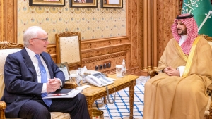 وزير الدفاع السعودي يلتقي المبعوث الأمريكي لبحث ملف السلام في اليمن