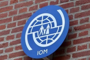 منظمة الهجرة الدولية تطالب المانحين بتوفير 100 مليون دولار لدعم النازحين والمهاجرين في اليمن عام 2026.