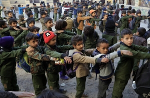 مدارس الحوثيين في اليمن... معسكرات تجنيد مبكّر