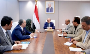 الحكومة اليمنية تعقد اجتماعا في عدن وتبحث تسريع إجراءات استئناف تصدير النفط تنفيذا لتوجيهات مجلس القيادة الرئاسي