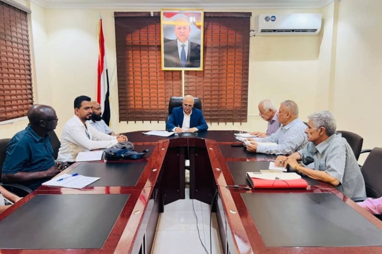 وزير المياه والبيئة يوقع اتفاقيات لمشاريع مياه في عدن وتعز بمبلغ ميلون و260 ألف دولار.