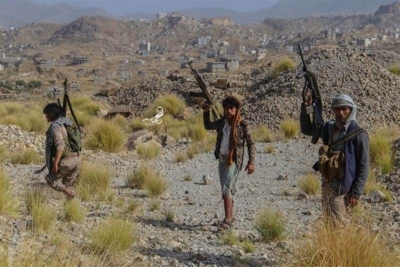 محور تعز يعلن مقتل 23 حوثيًا خلال تصديه لهجمات الحوثيين غرب المدينة