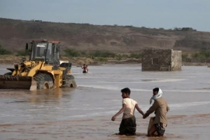 سيول الأمطار في تعز تتسبب بوفاة 15 شخصاً وخسائر مادية واسعة