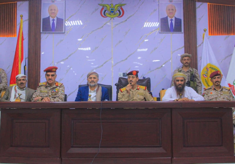 وزير الدفاع يلتقي قيادات المقاومة في محافظات صنعاء وعمران وصعدة ويشدد على توحيد الجهود لاستعادة الدولة