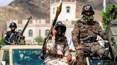 جماعة الحوثي تهاجم بريطانيا بسبب إعلانها دعم اقتصاد الحكومة