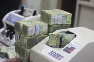 الحكومة اليمنية تعلن بدء صرف المرتبات المتأخرة لموظفي القطاعين المدني والعسكري